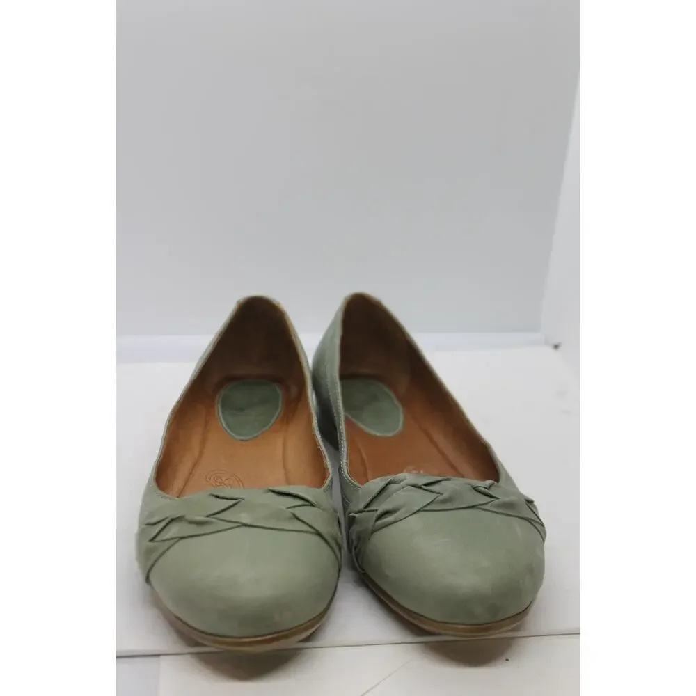 Kravings Sage Green Queens Ballet Flats sz 9